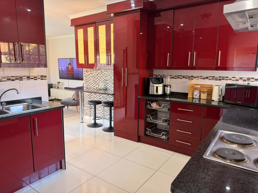 3 Bedroom Property for Sale in Waterkloof East North West